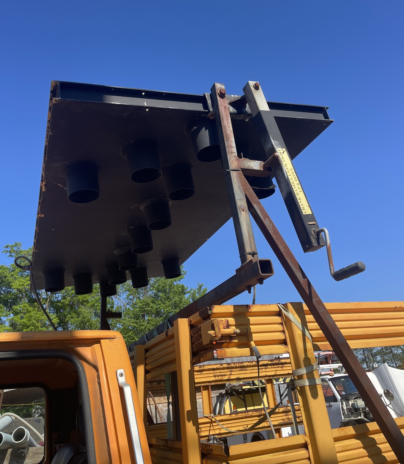 1995 FORD F800 Attenuator Truck - Image 10